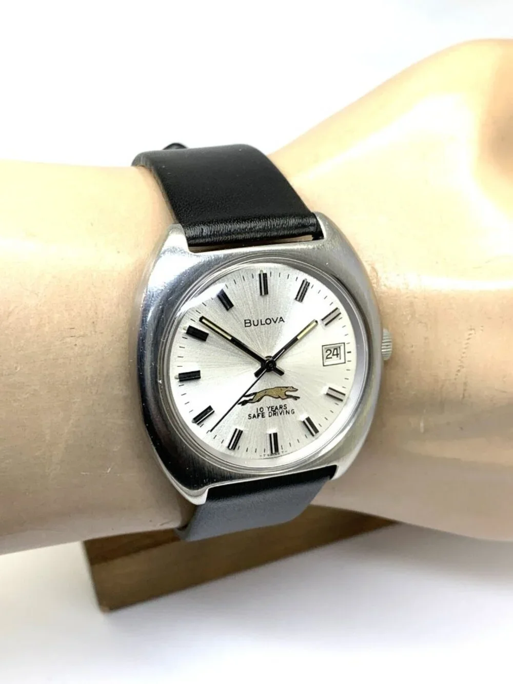 Bulova Men's Watch 7313 Vintage 1970's N4 Swiss Automatic Greyhound Safe Driving